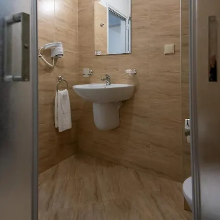 Ariana Hotel 3*