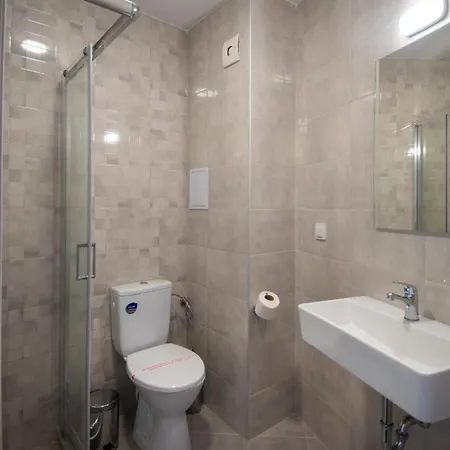 Hotel Ariana 3*