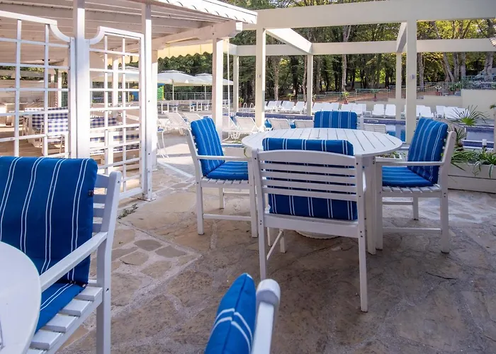 Ariana Хотел Китен