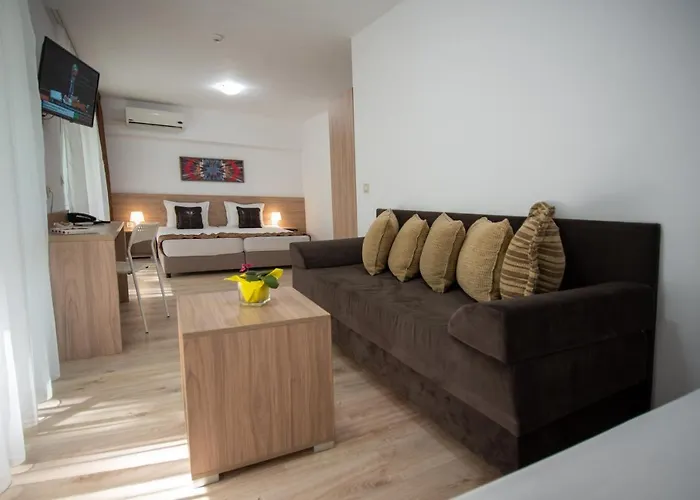 Хотел Ariana 3*