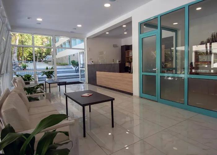 Ariana Хотел Китен