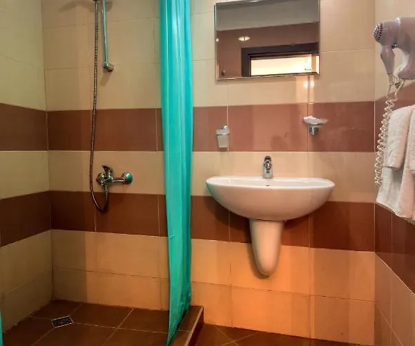 Ariana Хотел Китен