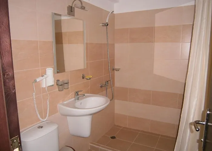 Ariana Хотел Китен